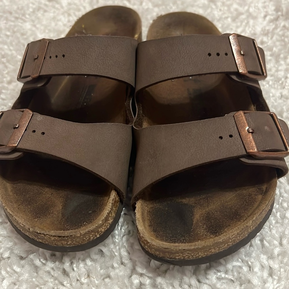 Brown Birkenstocks for kids!